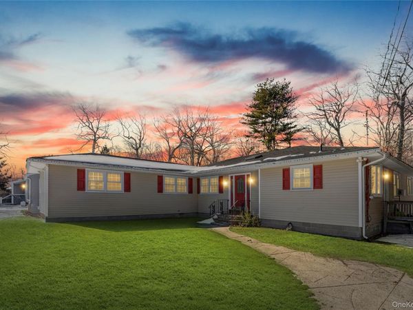 68 Crystal Beach Boulevard, Moriches, NY 11955