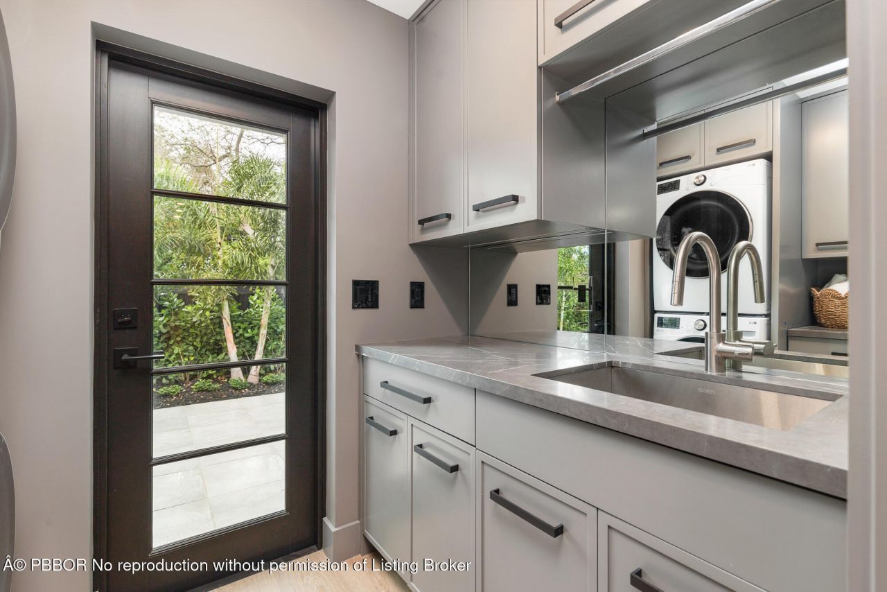 263 Alhambra Place, West Palm Beach, FL 33405 Photo