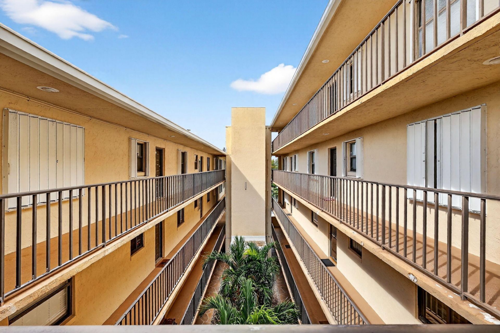 890 N Federal Highway, Unit 403, Lantana, FL 33462 Photo