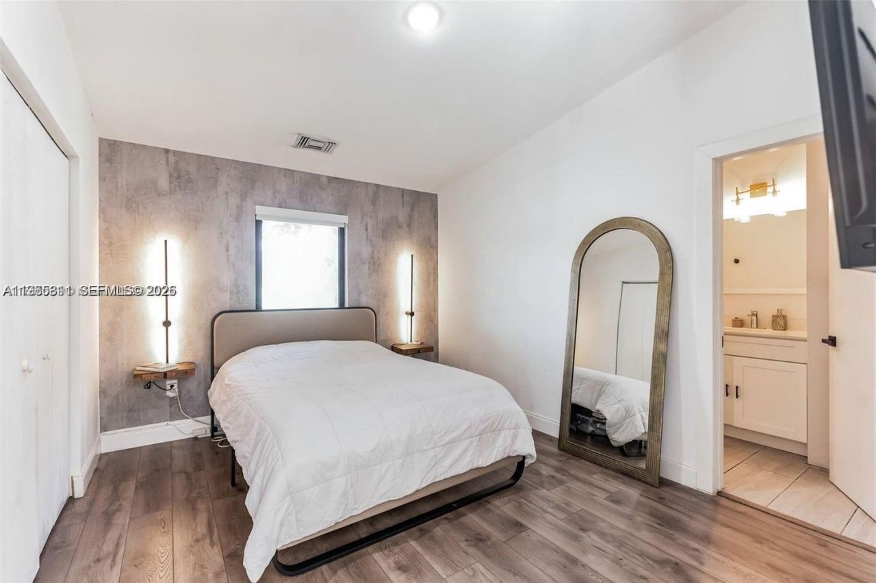 944 NW 64th St , Miami, FL 33150 Photo