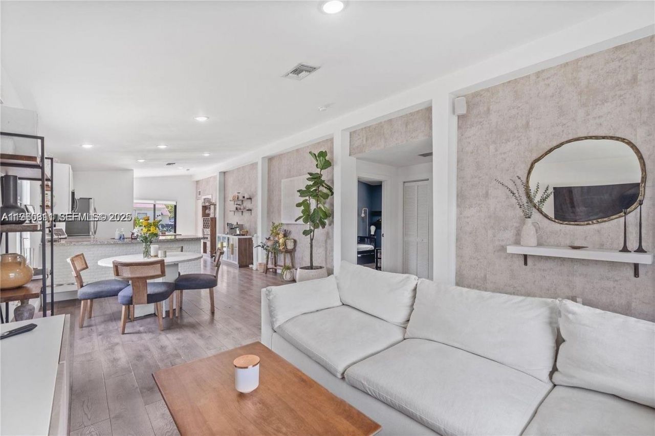 944 NW 64th St , Miami, FL 33150 Photo