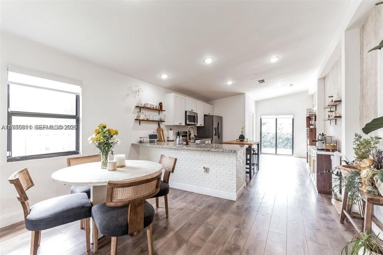 944 NW 64th St , Miami, FL 33150 Photo