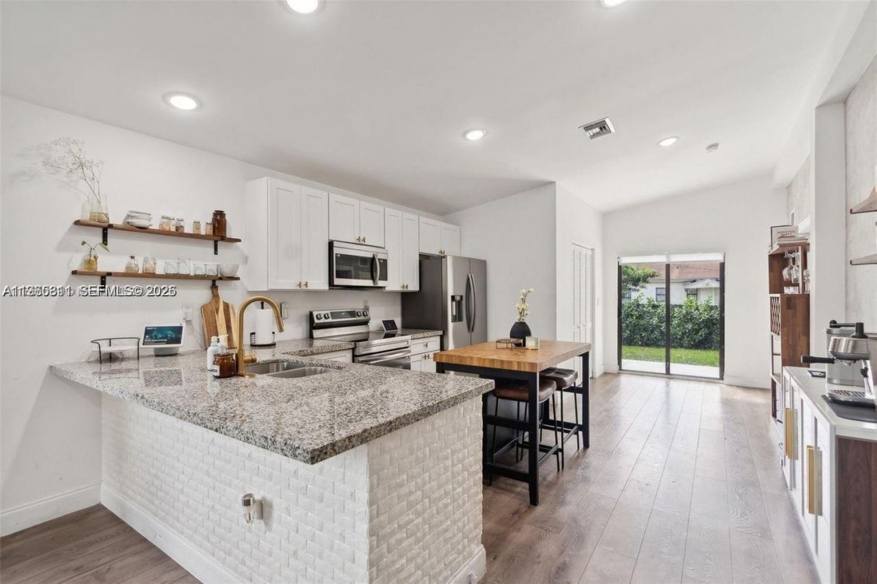 944 NW 64th St , Miami, FL 33150 Photo