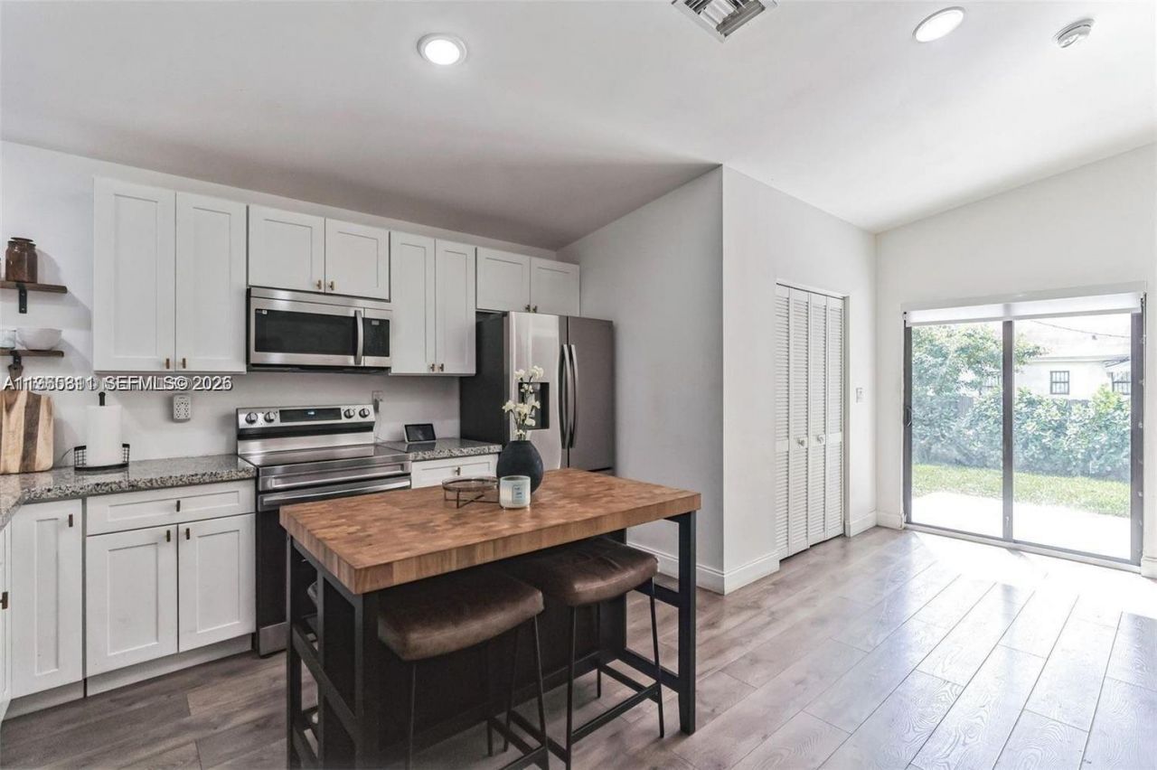 944 NW 64th St , Miami, FL 33150 Photo