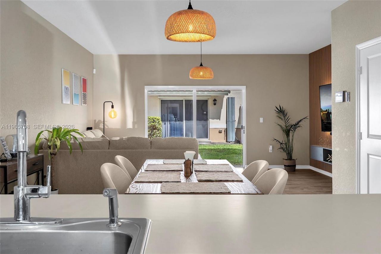 2819 NW 181st St, Miami Gardens, FL 33056 Photo