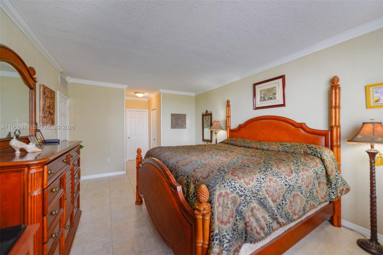 1950 S Ocean Dr, Unit 3P, Hallandale Beach, FL 33009 Photo