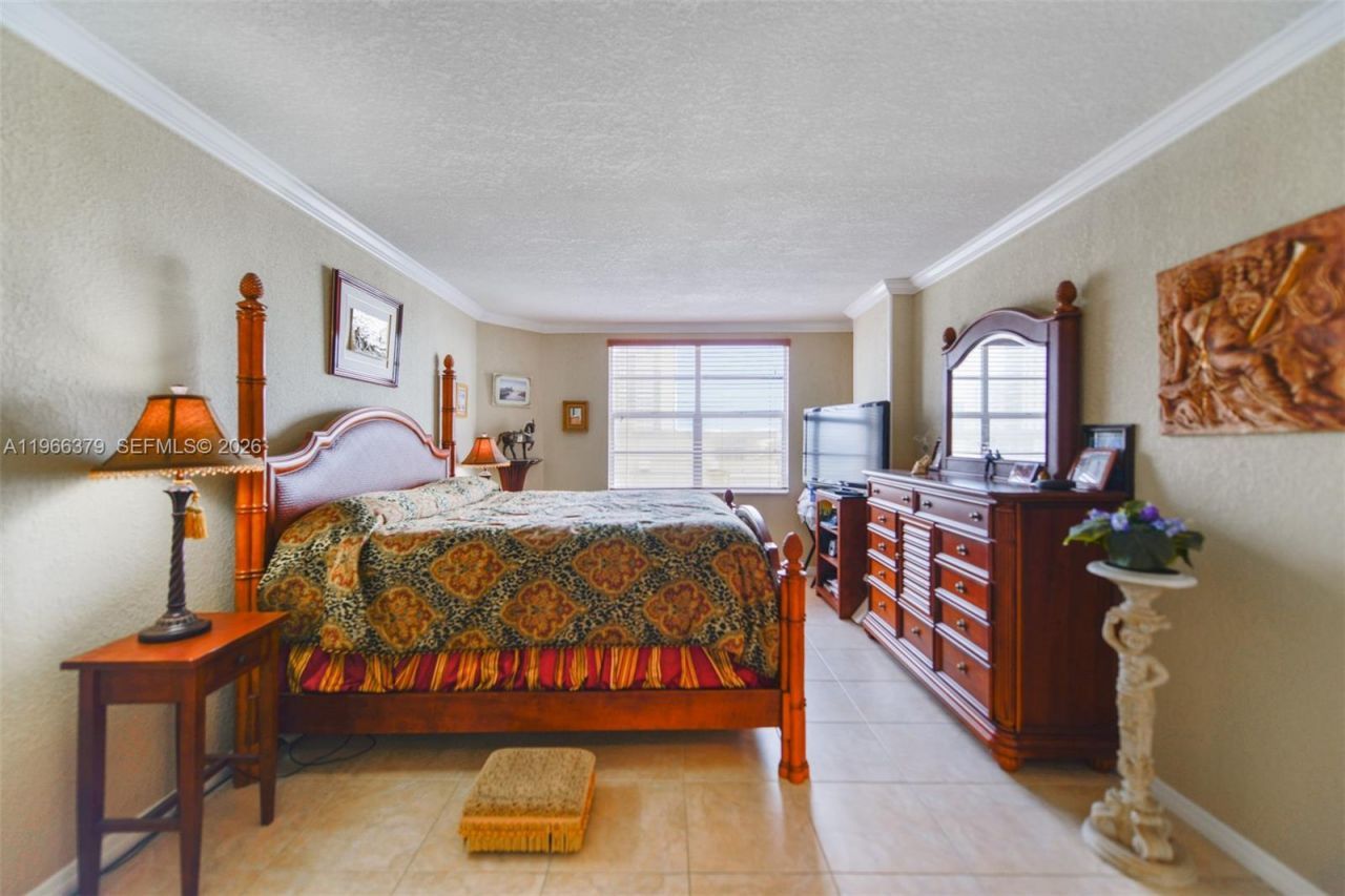 1950 S Ocean Dr, Unit 3P, Hallandale Beach, FL 33009 Photo