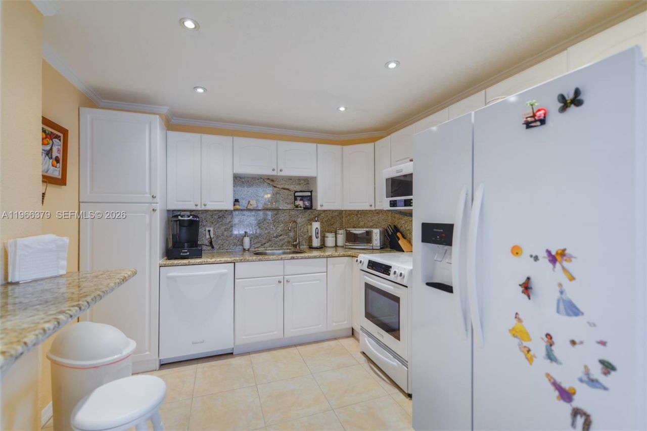 1950 S Ocean Dr, Unit 3P, Hallandale Beach, FL 33009 Photo