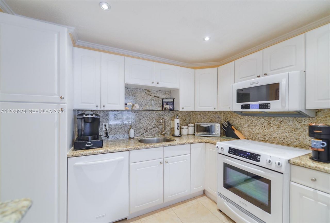 1950 S Ocean Dr, Unit 3P, Hallandale Beach, FL 33009 Photo