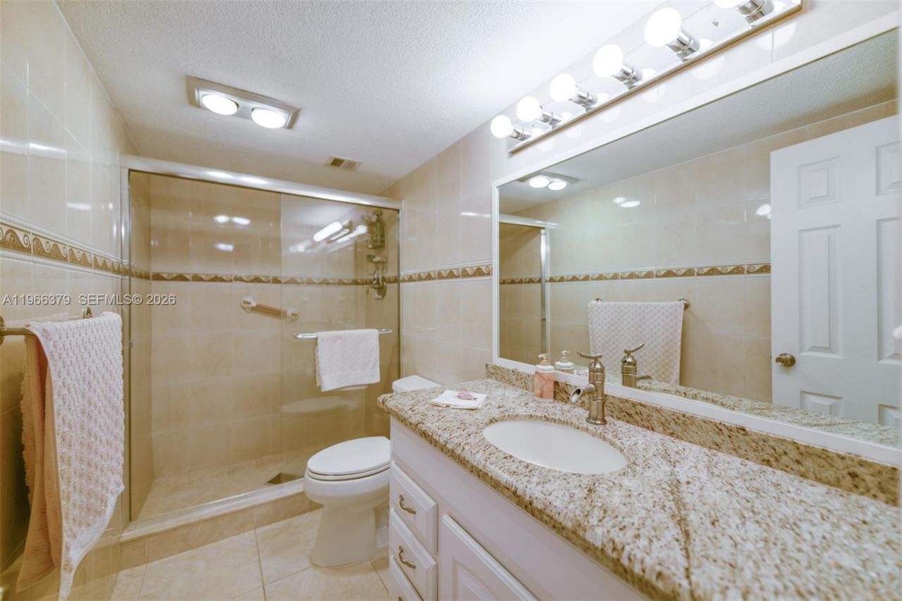 1950 S Ocean Dr, Unit 3P, Hallandale Beach, FL 33009 Photo