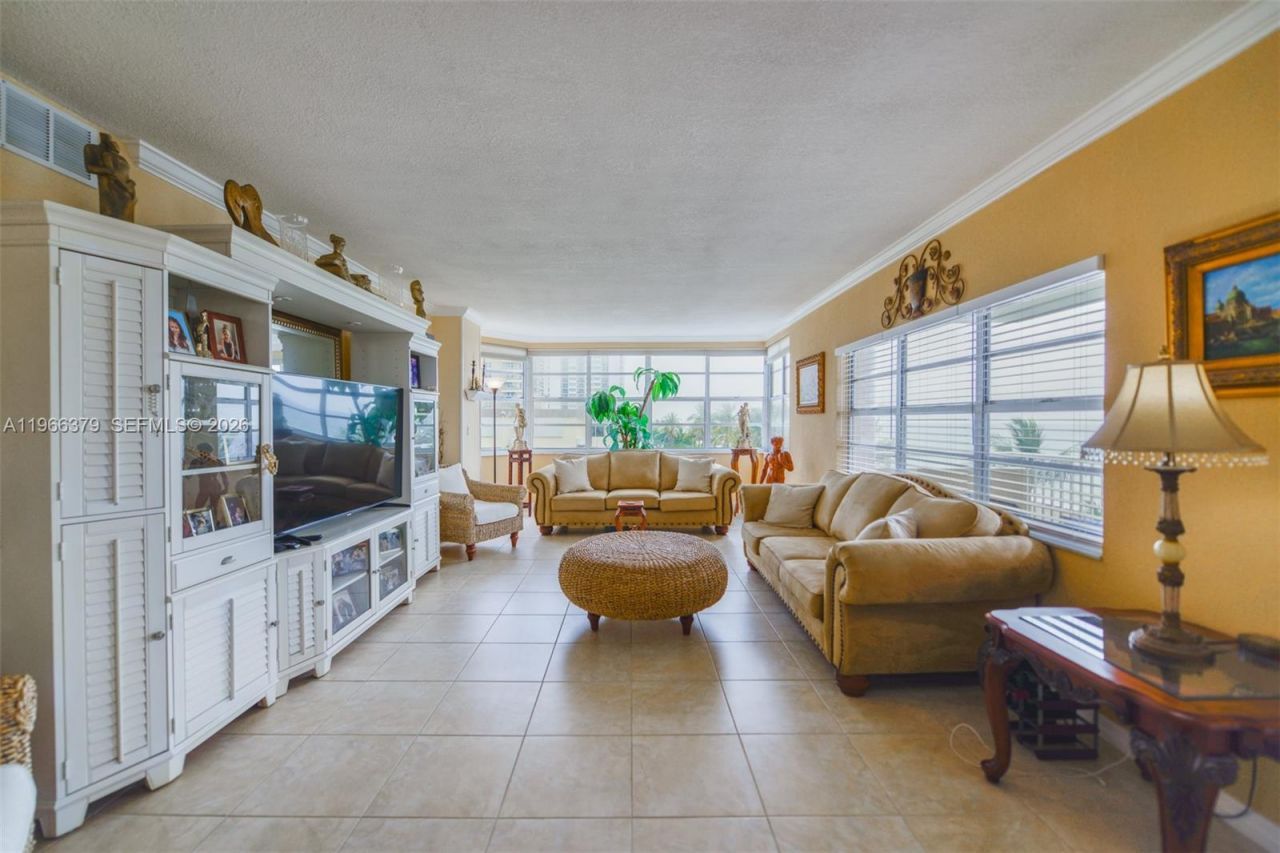 1950 S Ocean Dr, Unit 3P, Hallandale Beach, FL 33009 Photo
