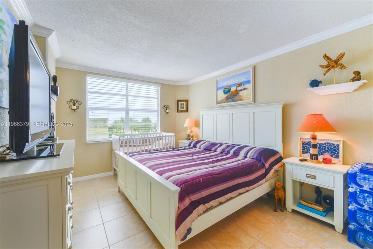 1950 S Ocean Dr, Unit 3P, Hallandale Beach, FL 33009 Photo