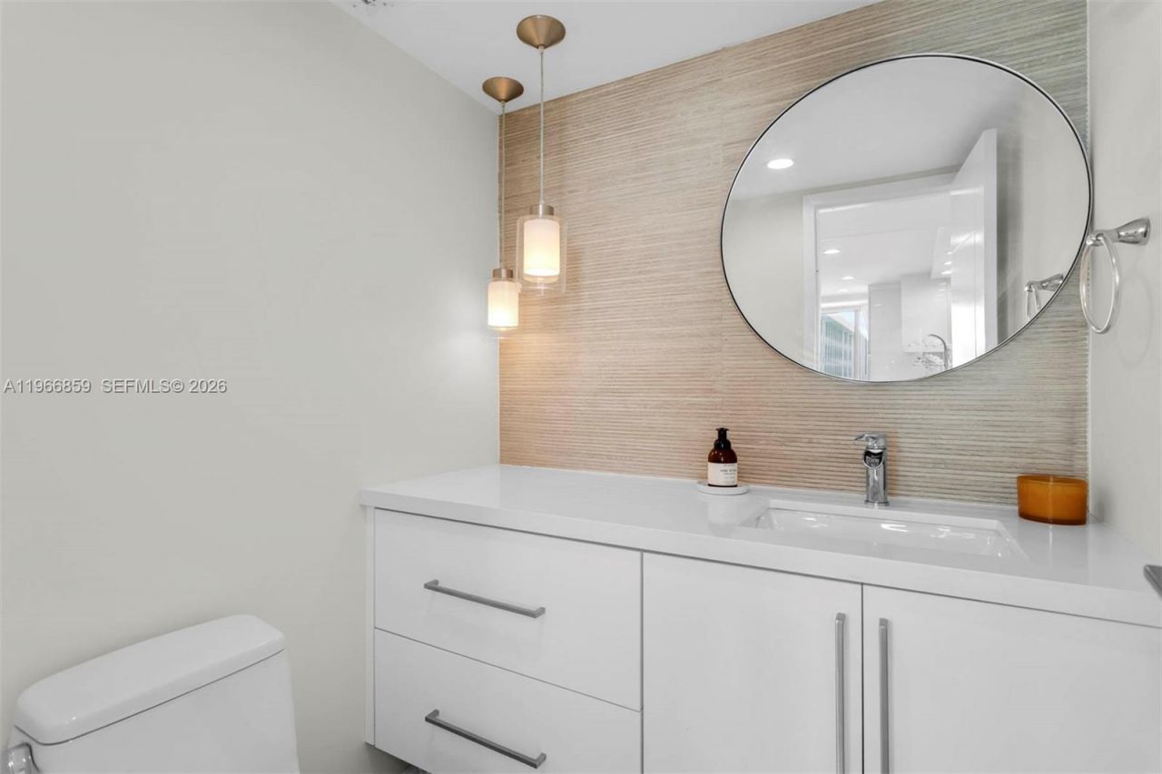 2655 Collins Ave, Unit 1607, Miami Beach, FL 33140 Photo