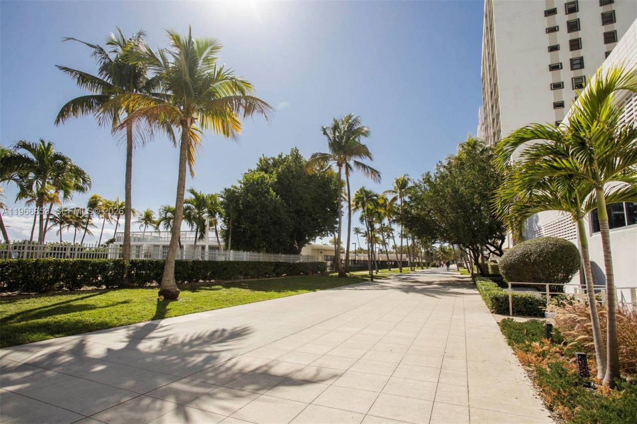 2655 Collins Ave, Unit 1607, Miami Beach, FL 33140 Photo