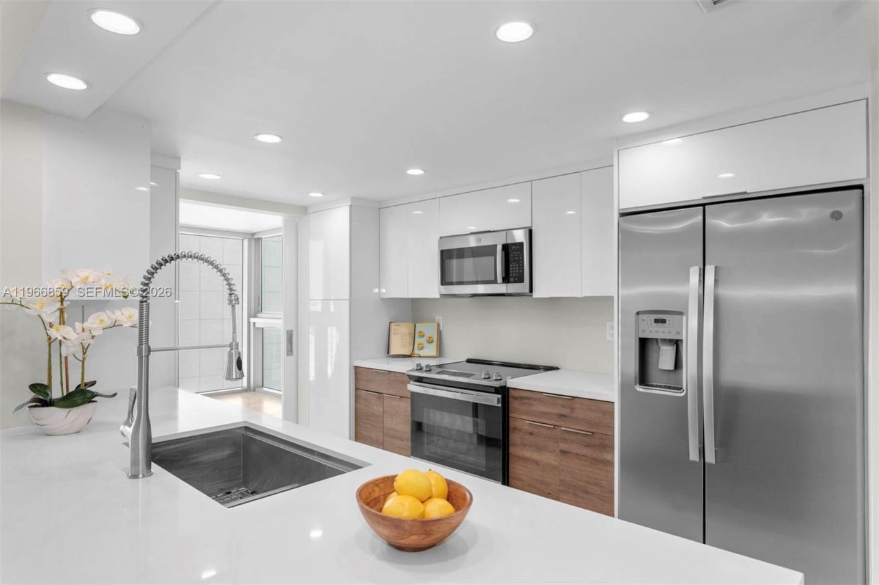 2655 Collins Ave, Unit 1607, Miami Beach, FL 33140 Photo