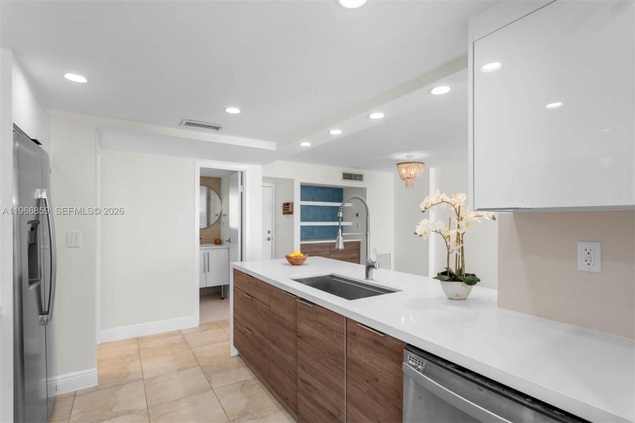 2655 Collins Ave, Unit 1607, Miami Beach, FL 33140 Photo