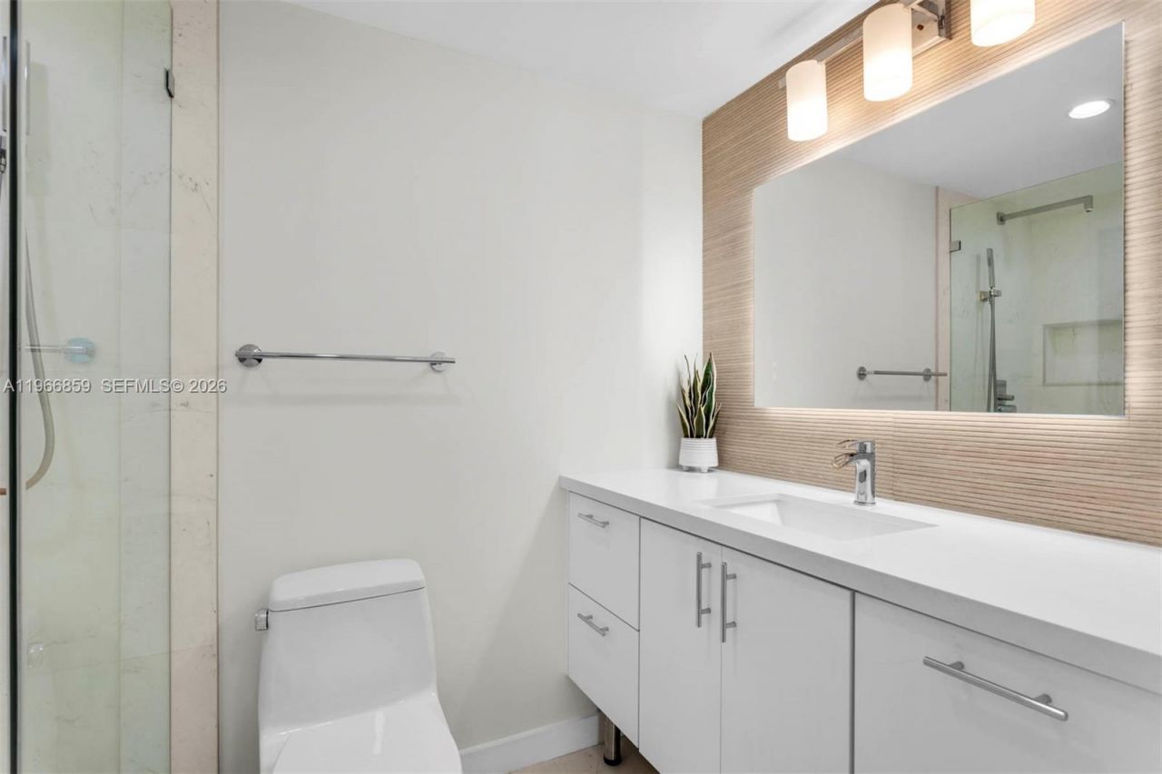 2655 Collins Ave, Unit 1607, Miami Beach, FL 33140 Photo