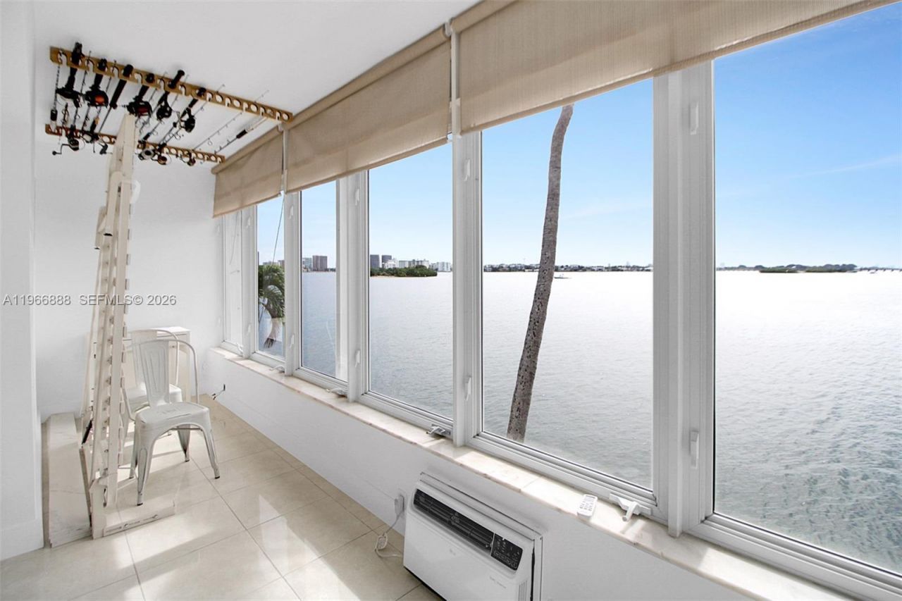 2700 NE 135th St , Unit 12, North Miami, FL 33181 Photo