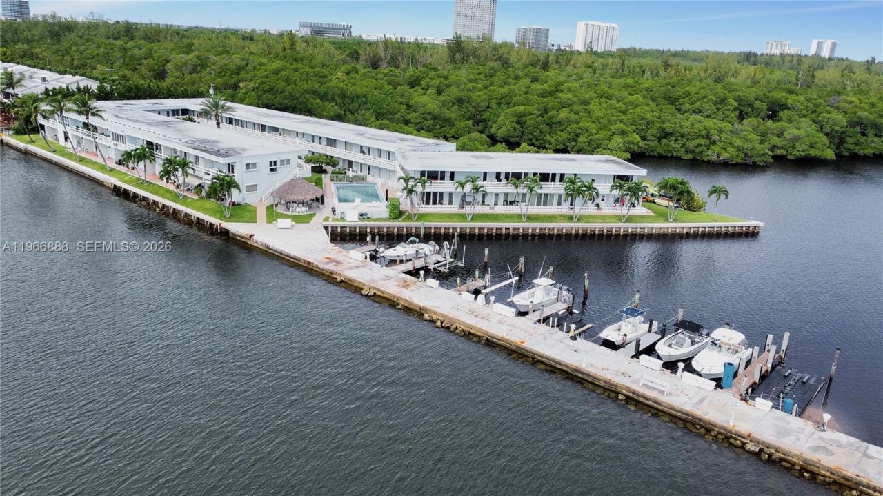 2700 NE 135th St , Unit 12, North Miami, FL 33181 Photo