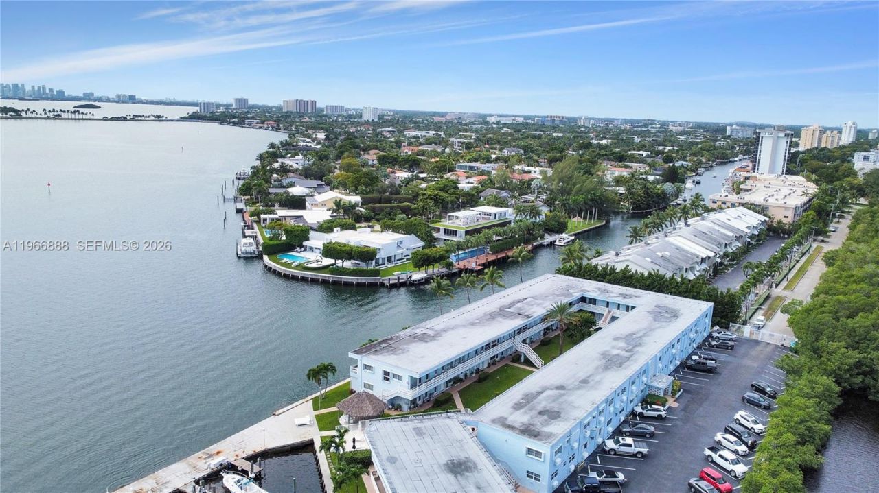 2700 NE 135th St , Unit 12, North Miami, FL 33181 Photo