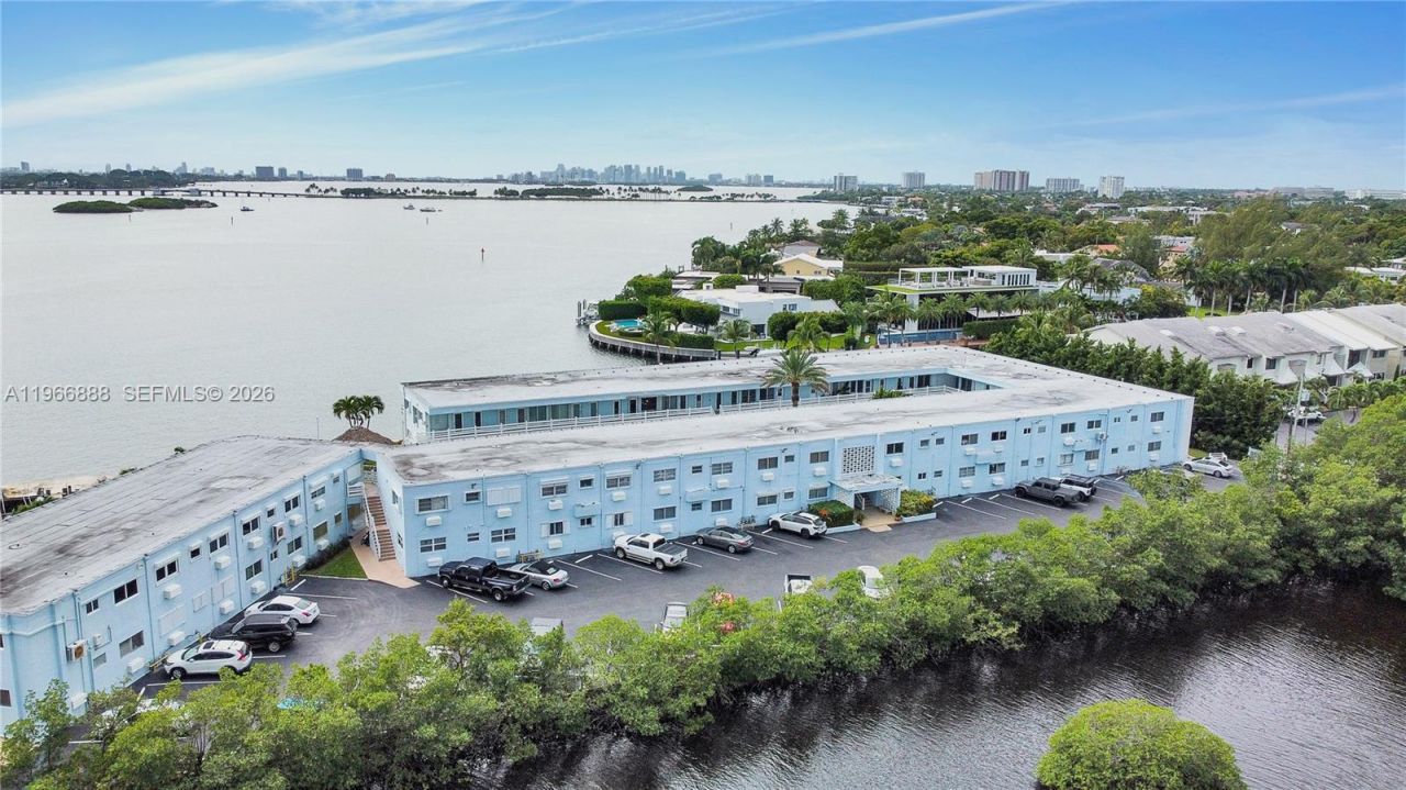 2700 NE 135th St , Unit 12, North Miami, FL 33181 Photo