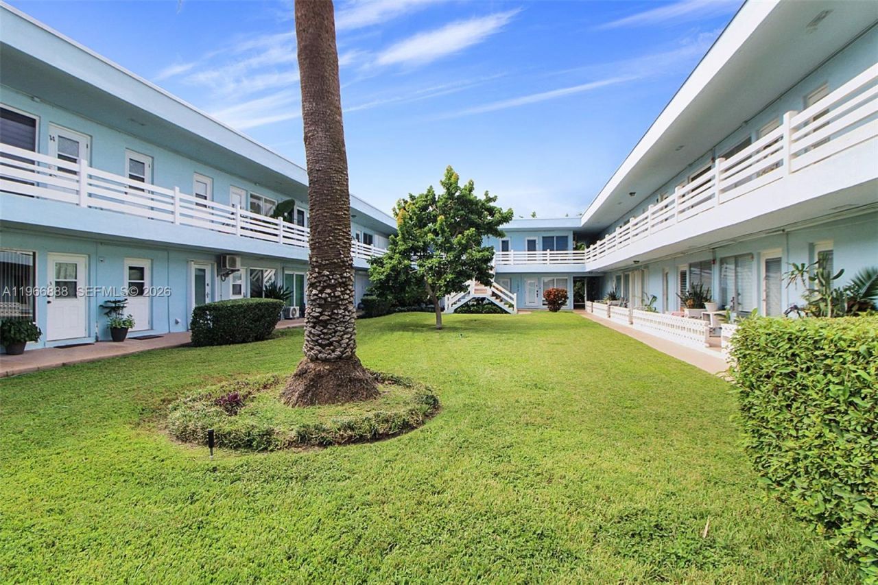 2700 NE 135th St , Unit 12, North Miami, FL 33181 Photo