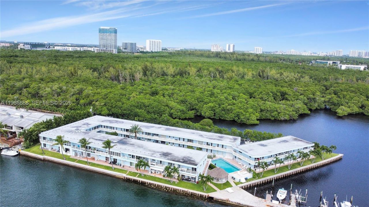 2700 NE 135th St , Unit 12, North Miami, FL 33181 Photo