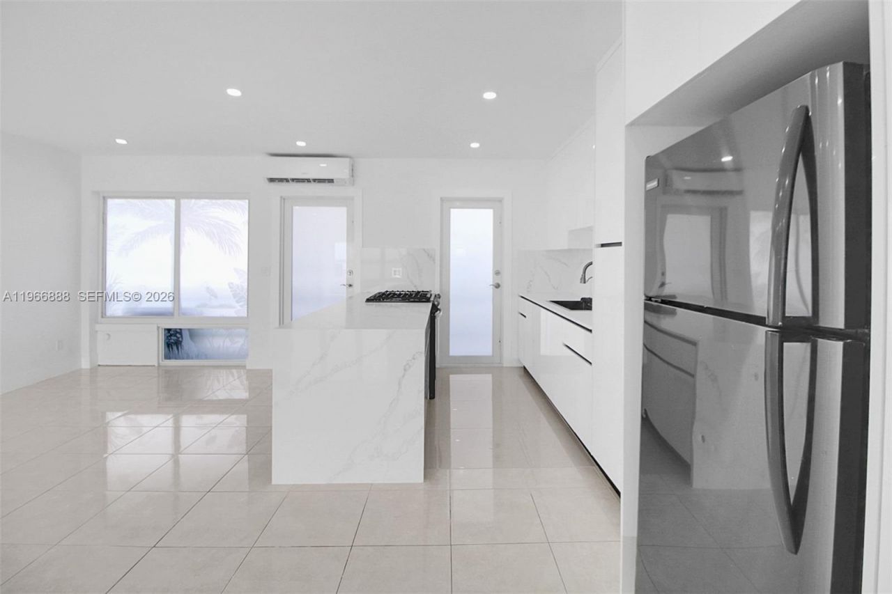 2700 NE 135th St , Unit 12, North Miami, FL 33181 Photo