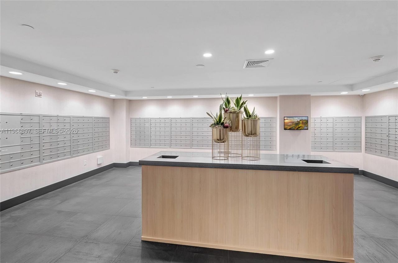 90 SW 3rd St , Unit 1602, Miami, FL 33130 Photo