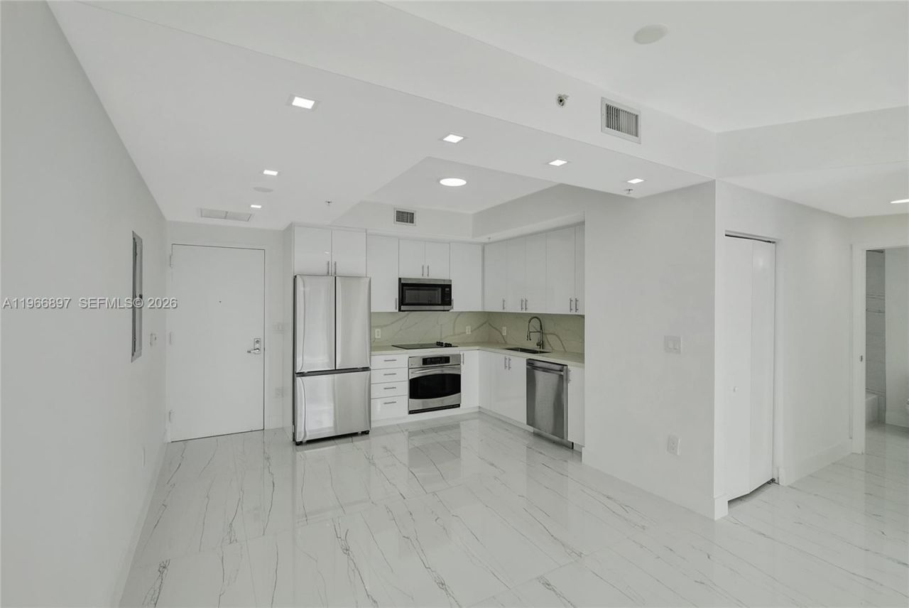 90 SW 3rd St , Unit 1602, Miami, FL 33130 Photo