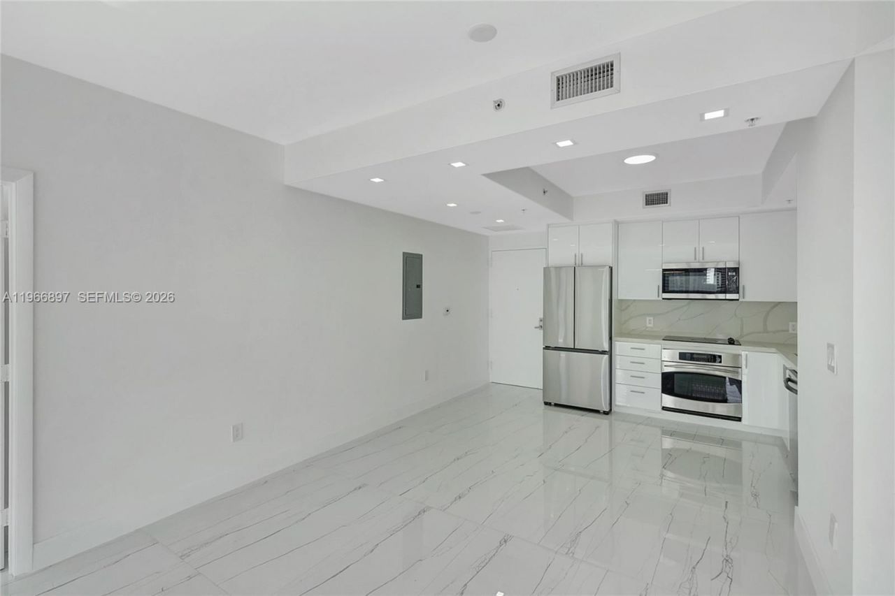 90 SW 3rd St , Unit 1602, Miami, FL 33130 Photo