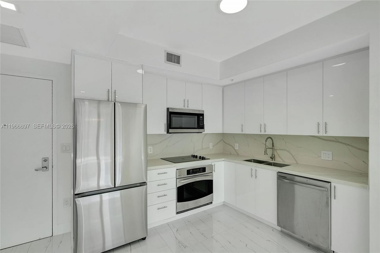 90 SW 3rd St , Unit 1602, Miami, FL 33130 Photo