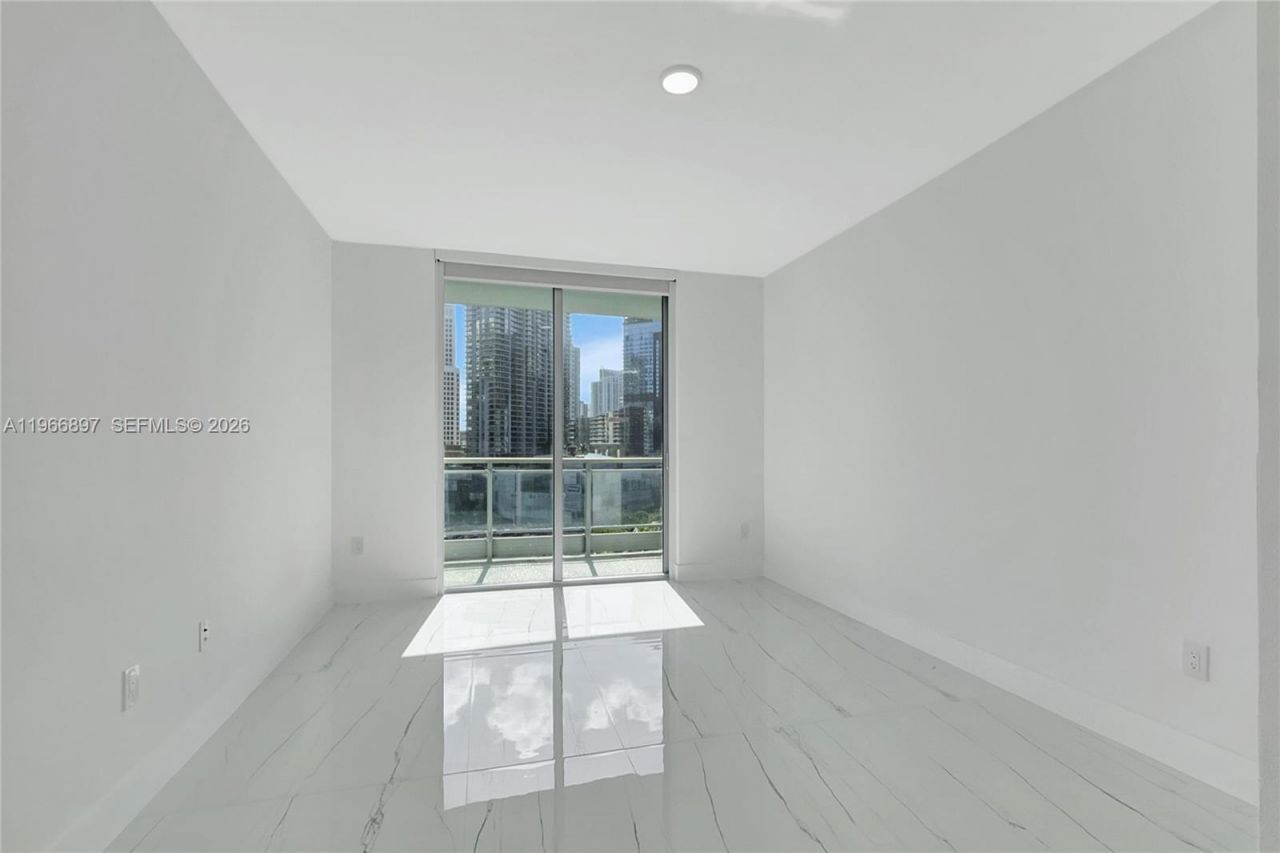90 SW 3rd St , Unit 1602, Miami, FL 33130 Photo
