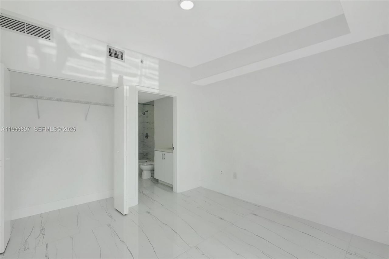 90 SW 3rd St , Unit 1602, Miami, FL 33130 Photo