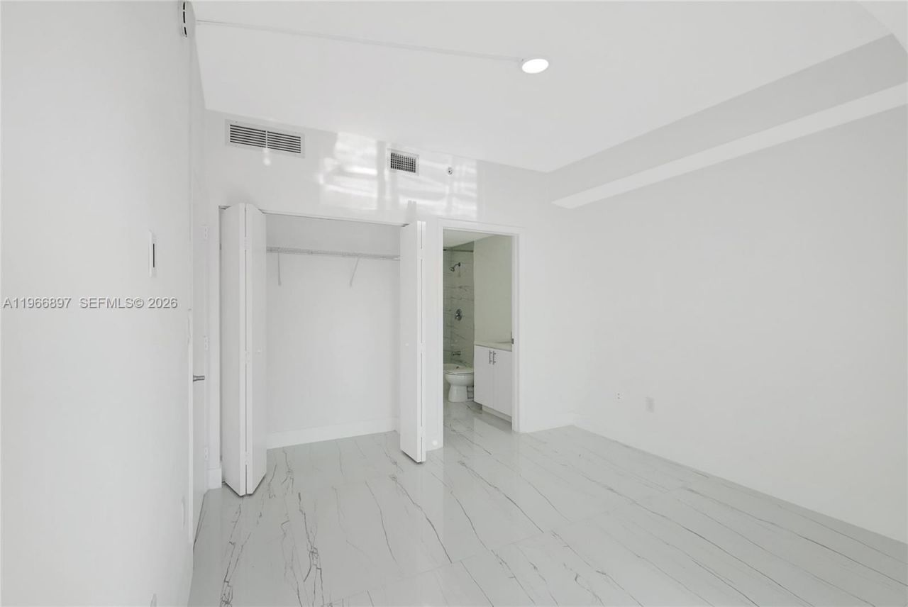 90 SW 3rd St , Unit 1602, Miami, FL 33130 Photo