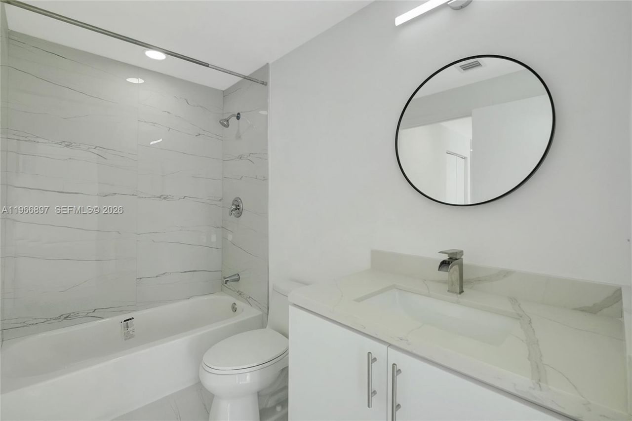 90 SW 3rd St , Unit 1602, Miami, FL 33130 Photo