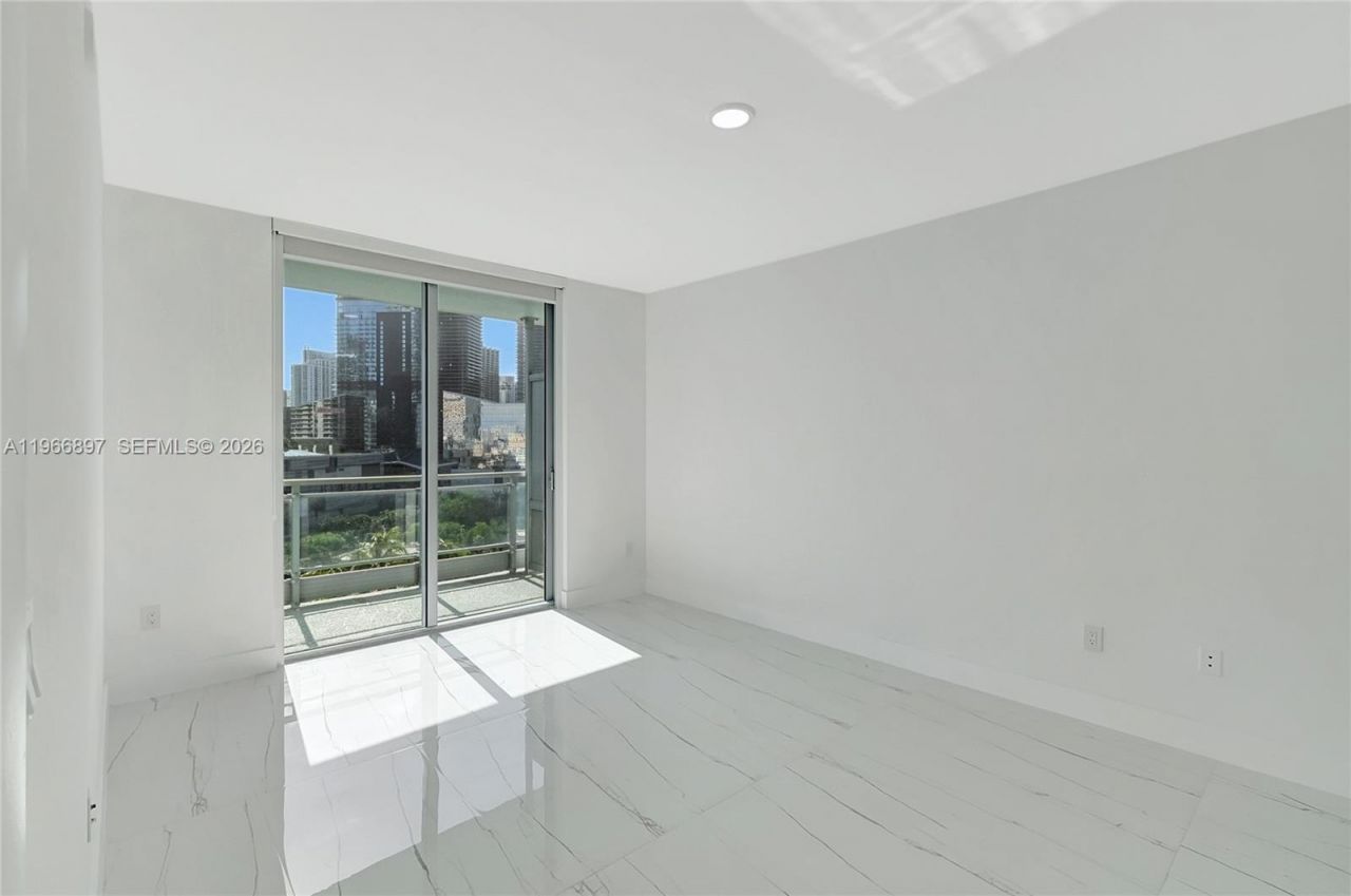 90 SW 3rd St , Unit 1602, Miami, FL 33130 Photo