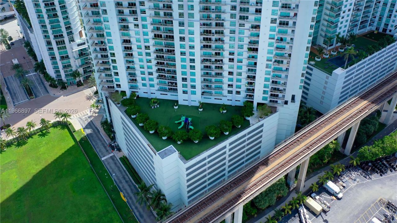 90 SW 3rd St , Unit 1602, Miami, FL 33130 Photo