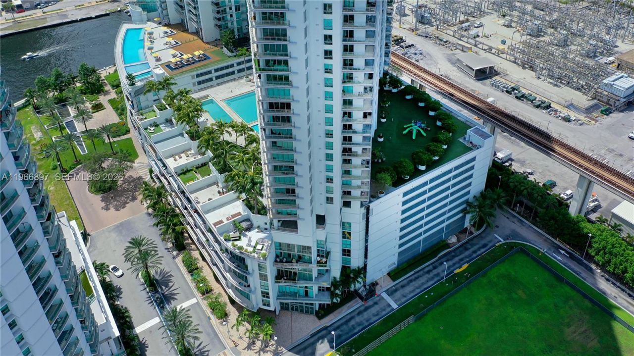 90 SW 3rd St , Unit 1602, Miami, FL 33130 Photo