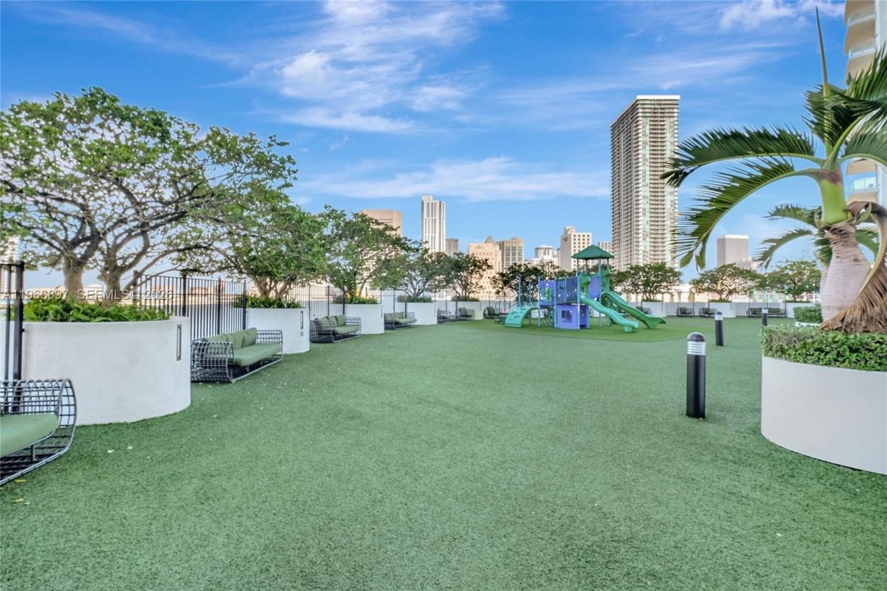 90 SW 3rd St , Unit 1602, Miami, FL 33130 Photo