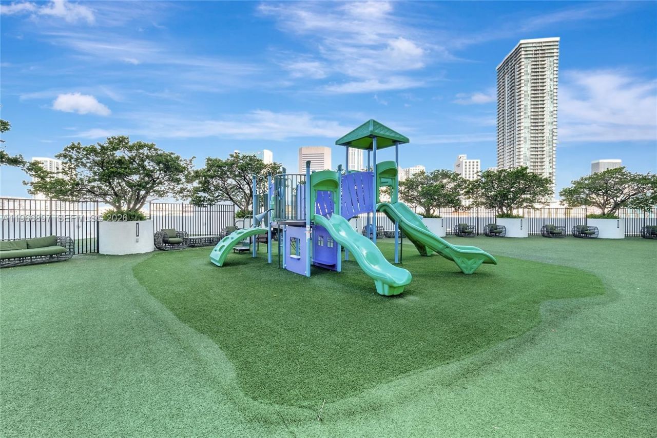 90 SW 3rd St , Unit 1602, Miami, FL 33130 Photo