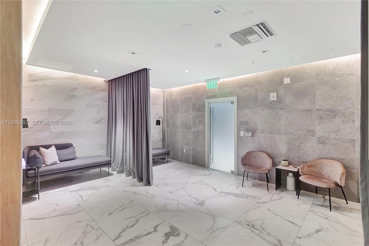 90 SW 3rd St , Unit 1602, Miami, FL 33130 Photo