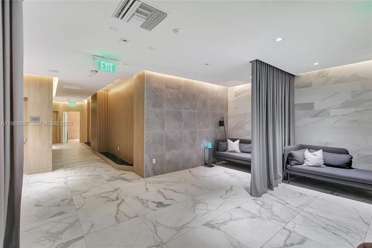 90 SW 3rd St , Unit 1602, Miami, FL 33130 Photo