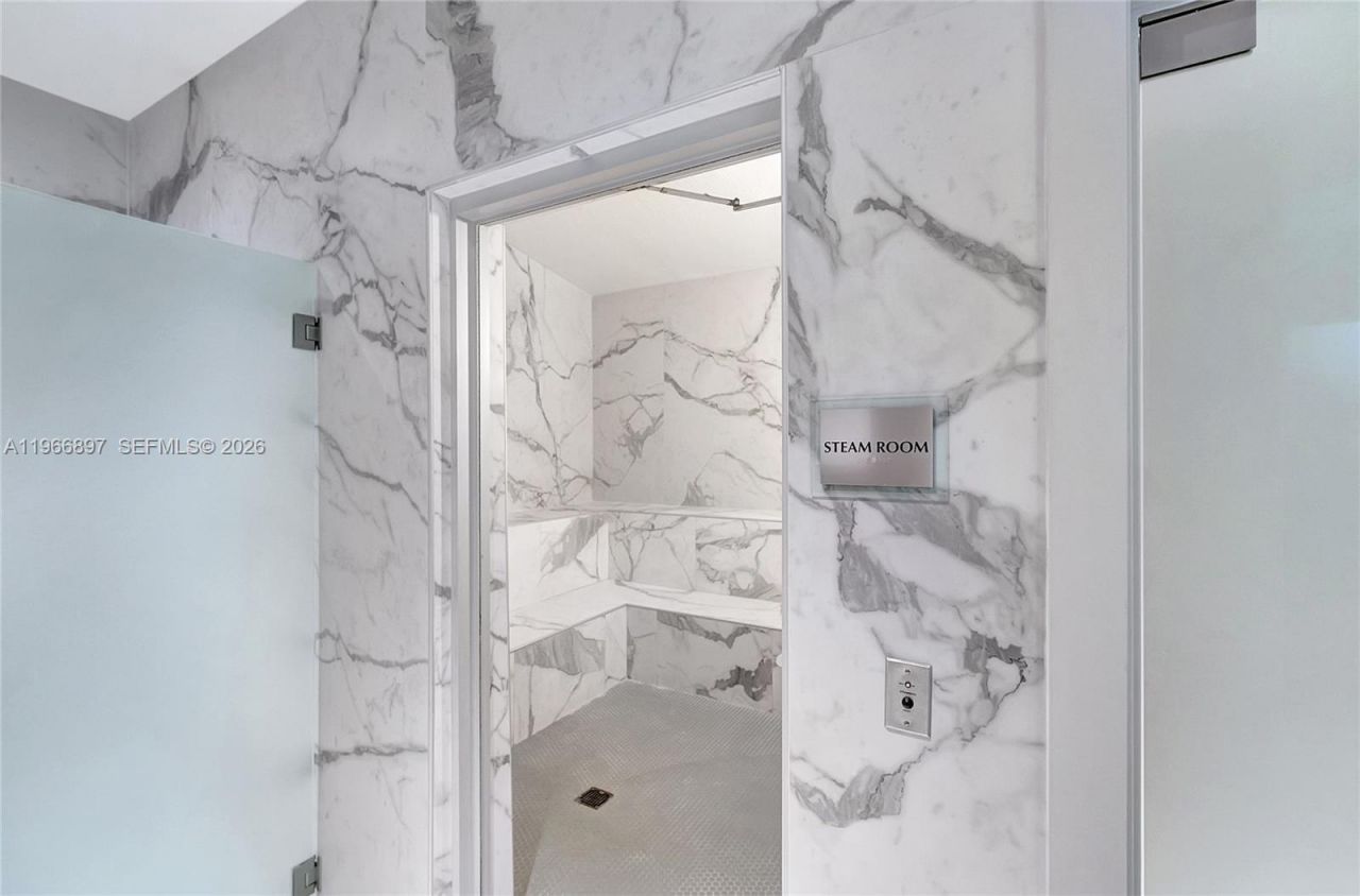 90 SW 3rd St , Unit 1602, Miami, FL 33130 Photo