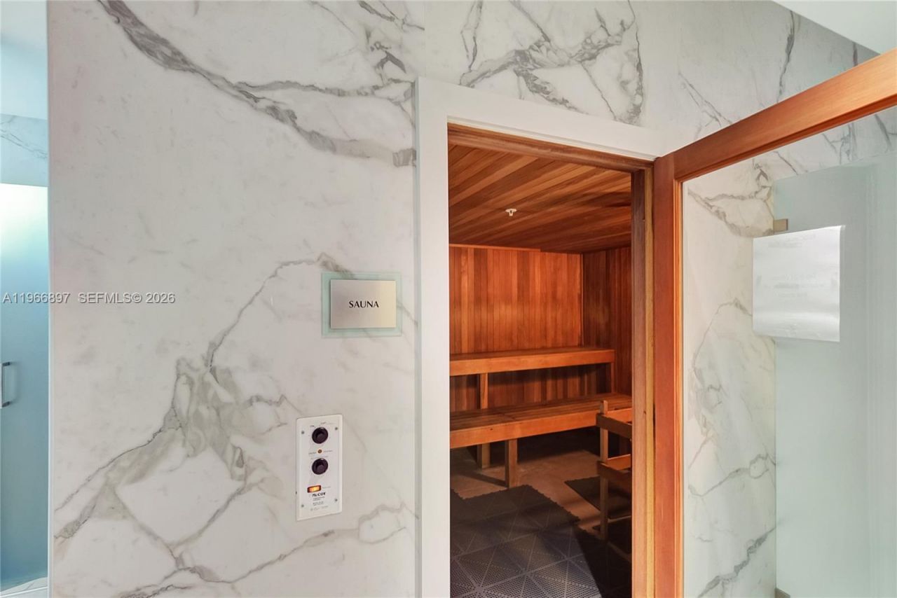 90 SW 3rd St , Unit 1602, Miami, FL 33130 Photo