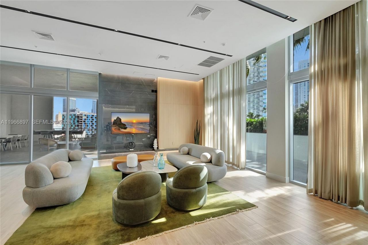 90 SW 3rd St , Unit 1602, Miami, FL 33130 Photo