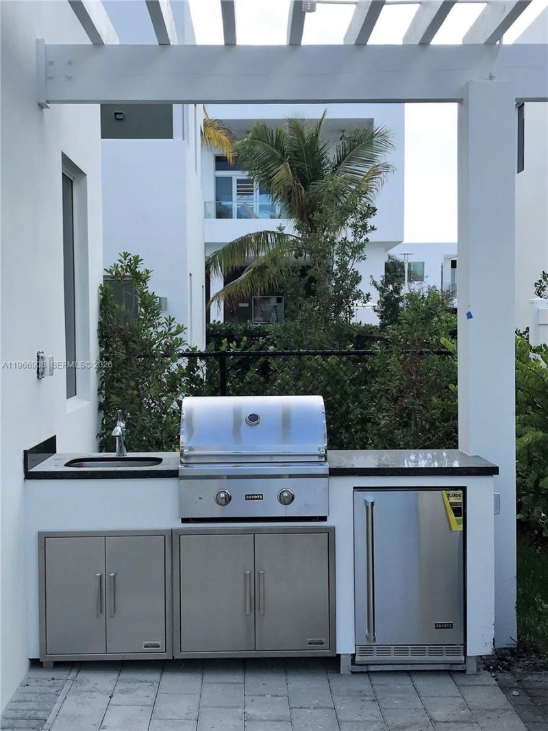 10055 NW 75th St , Doral, FL 33178 Photo