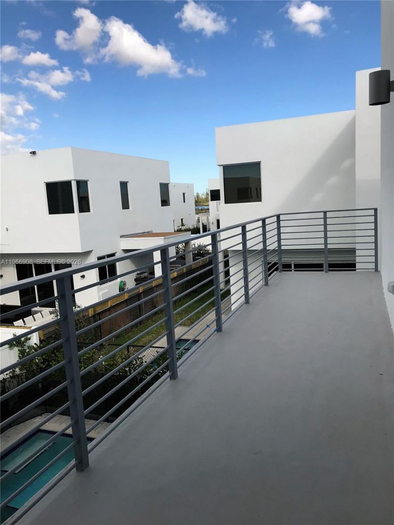 10055 NW 75th St , Doral, FL 33178 Photo