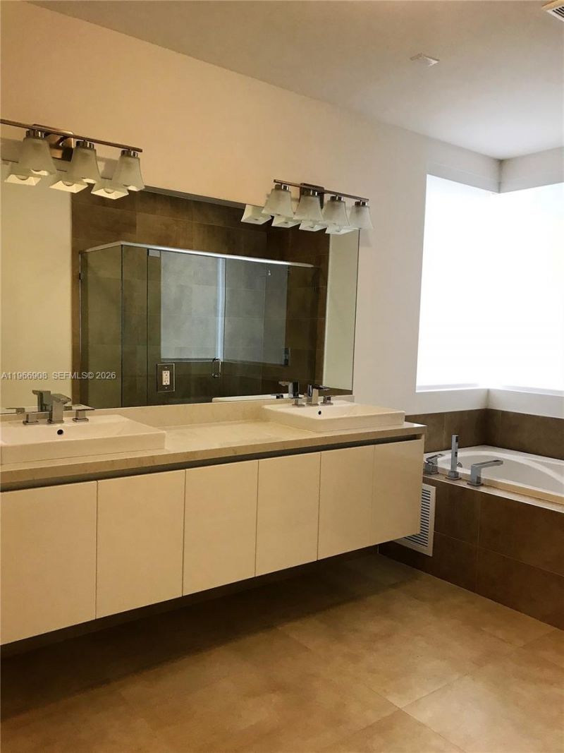 10055 NW 75th St , Doral, FL 33178 Photo