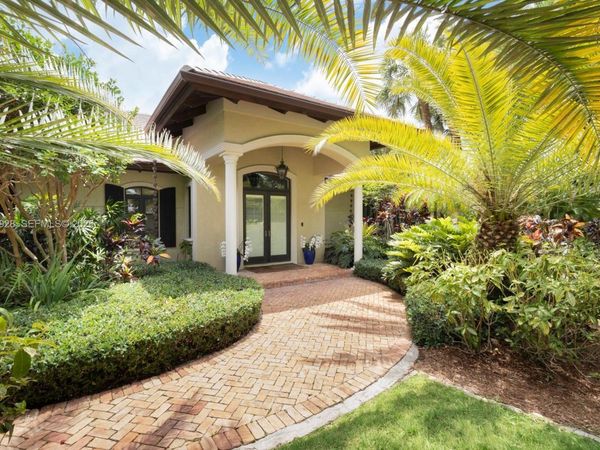 10601 SW 72nd Ct, Pinecrest, FL 33156